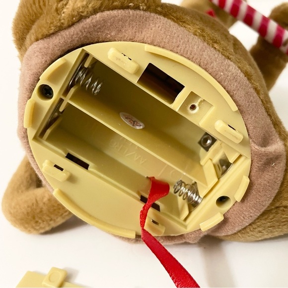 Gemmy Scooby Doo Christmas Dog Plush Singing Dancing Candy Cane Santa Hat - Picture 13 of 17